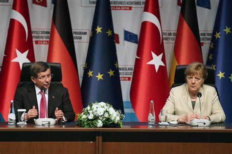 Merkel Pressefreiheit Bleibt In Gesprächen Mit Türkei Auf Dem Tisch