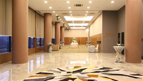 Nestled at the heart of shah alam with shops, eateries and hypermarkets nearby, it is the ideal home away from home for the business and leisure traveler. Acappella Suite Hotel, Shah Alam - Compare Deals