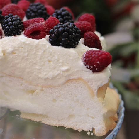 Welcome to our keto diet faq. Sugar-Free Keto Pavlova with Berries - Keto Beginner