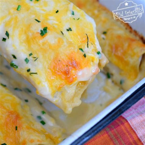 Mix together sour cream with a 1/2 cup of parmesan, oregano, basil, garlic powder, salt and pepper. Chicken Enchiladas With Sour Cream White Sauce Recipe ...