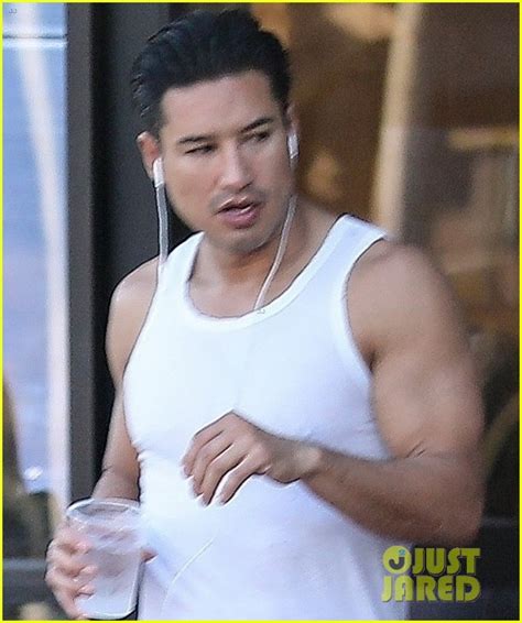 Photo Mario Lopez Shows Off Bulging Biceps While Out In Beverly Hills