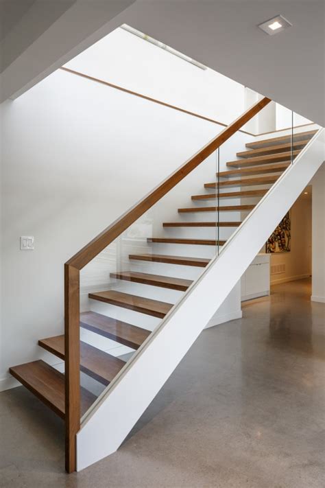 Modern stair railing has a very simple and elegant design that, together with the rails forms a truly worthy aesthetic combination of admiration. 15 Uplifting Modern Staircase Designs For Your New Home ...