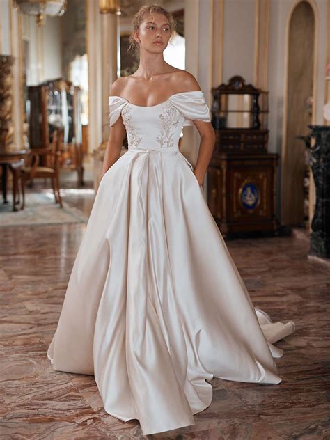 Best Wedding Dresses From Fall 2022 Bridal Fashion Week Martha Stewart