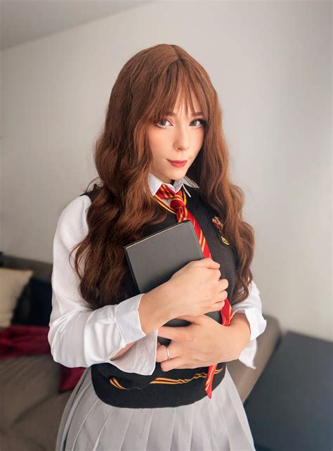 Hermione From Harry Potter Cosplay By Sweetiefox R Cawwsplay
