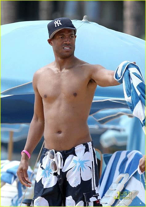Shirtless Marlon Wayans Beach And Brothers Hottest Actors Photo