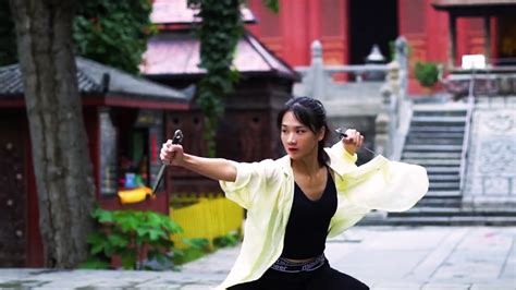Never Mess With Kungfu Girls Amazing Kung Fu Weapon Show For Women