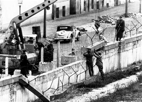 A Look Back At The Rise And Fall Of The Berlin Wall Photos Abc News