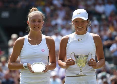 Iga swiatek is hoping to play with freedom at wimbledon after having to manage expectations at the french open. Iga Świątek jak Agnieszka Radwańska. Młoda warszawianka ...