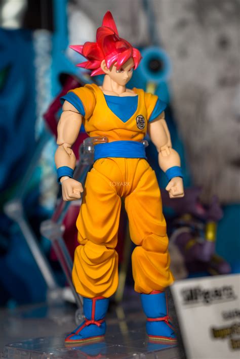 The figure stands just over 5″ tall. Dragonball Z S.H. Figuarts - Tamashii Nations World Tour Closer Look - The Toyark - News