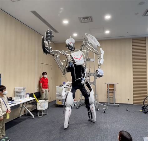 Large Japanese Exoskeleton Mirrors Pilot S Movements