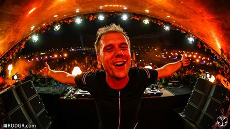 revive el set de armin van buuren desde tomorrowland brasil beat night mx