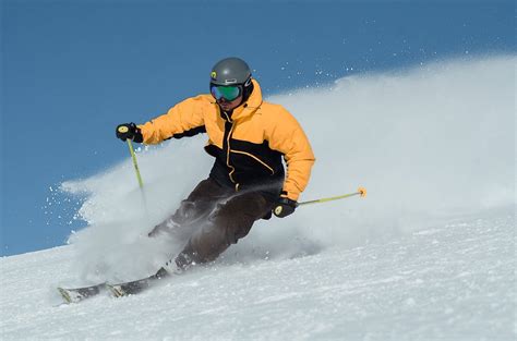 How To Avoid Knee Pain While Skiing