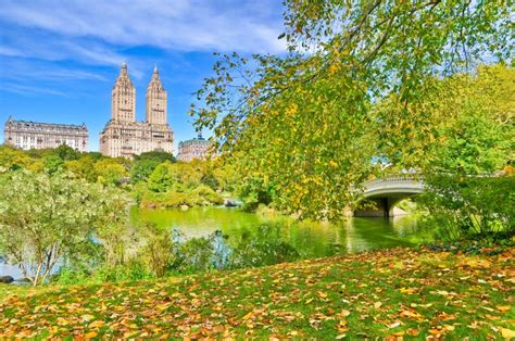 Central Park In Autumn In New York Stock Image Image Of Garden Canoe