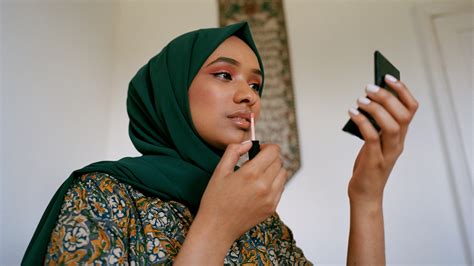 Muslim Beauty Bloggers To Follow On Instagram And Youtube Allure