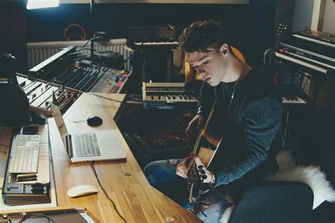 10 Tips On Composing Music Songwriting Melody Techniques