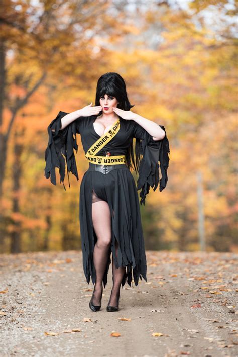 Elvira Mistress Of The Dark Cosplay