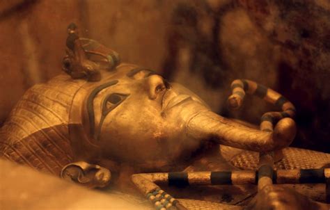 Secret Tut Chamber Egypt Calls In Experts To Examine Tantalizing Clues
