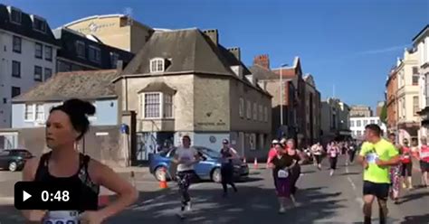 Woman Thinks She Can Just Drive Through A Marathon 9gag
