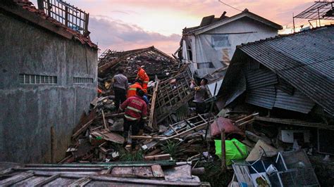 your tuesday briefing indonesia s deadly earthquake the new york times