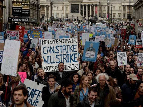 Штрајк на младите доктори во Британија силна поддршка од јавноста