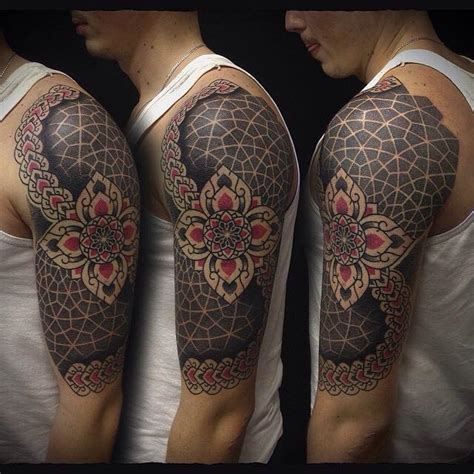 Tipping is customary in most places within the united states and most tattoo artists world wide love the extra cheddar after a day of hard work. This Tattoo Artist's Incredibly Detailed Sacred Geometry ...