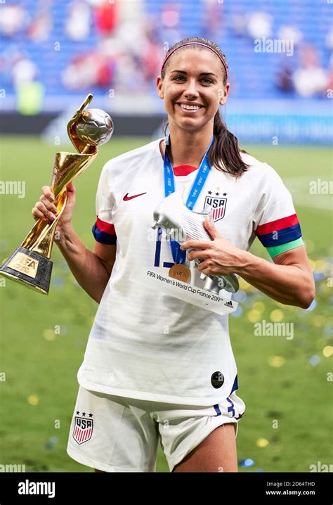 Usas Alex Morgan Celebrates With The Fifa Womens World Cup Trophy And