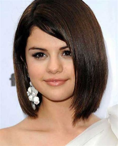 The accompanying bob haircut can also present some asymmetry, as well as a textured cutting line. Best Bob Haircuts For Oval Faces | Bob Haircut and ...