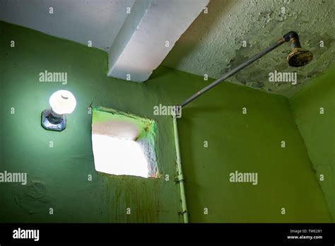 Alte Dusche Fotos Und Bildmaterial In Hoher Auflösung Alamy
