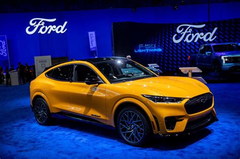 Ford Secures Batteries To Build 600 000 Evs A Year By 2023 Mdntv