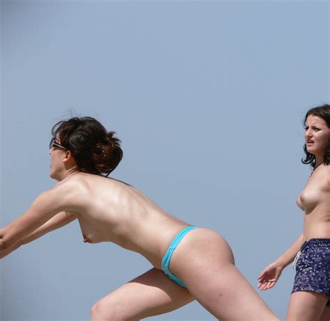 Topless Beach Volleyball Romania Pornofilmer Xxx Bilder Av Unge