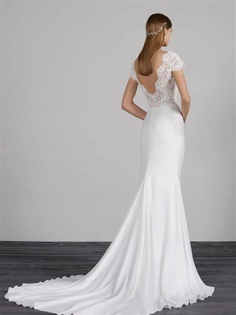 Pronovias Fall In Love With Your Perfect Wedding Dress
