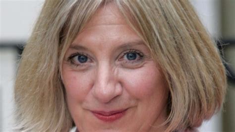 Victoria Wood Statue In Bury Gets The Go Ahead Itv News Granada