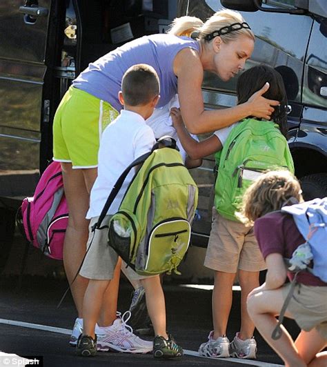 Kate Gosselin Wears Florescent Shorts On The School Run Daily Mail Online