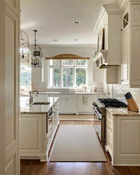 Benjamin Moore Antique White For Kitchen Cabinets Things In The Kitchen