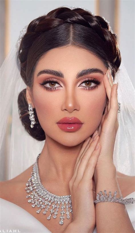 29 Glamorous Wedding Makeup Glam Bridal Makeup For Brown Eyes In 2022 Glamorous Wedding