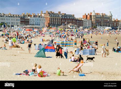 Typical English Beach Scene On Hi Res Stock Photography And Images Alamy