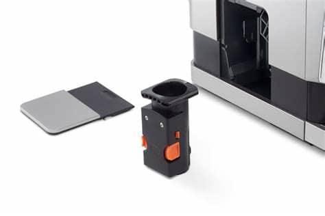Der esperto caffè, wie der kaffeevollautomat heißt, verfügt über ein äußerst kompaktes und schickes design, weiß durch eine preislich ist der kaffeevollautomat von tchibo eine echte kampfansage an die konkurrenz. Tchibo Kaffeevollautomat Esperto Caffè im Test-Überblick
