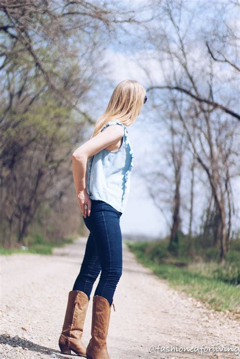 Summer Cowboy Boots Outfit With Skinny Jeans And Ruffled Chambray Top