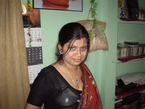 DESI AUNTIES AND GIRLS DESI PAPA AUNTIES BODY IN UNSEEN HOT PLACES