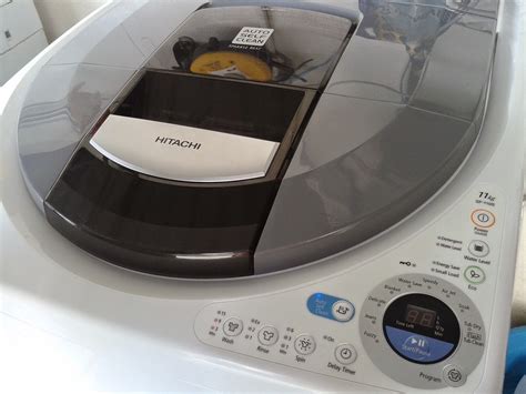 Video ini menunjukkan bagaimana cara membersihkan habuk atau kotoran pada mesin basuh tanpa menggunakan soda baking. Mesin basuh Hitachi 11 kg Fully Automatic untuk ummi