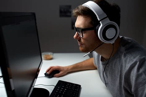 8 Best Gaming Headsets For Glasses Wearers Techsiting Best Gaming