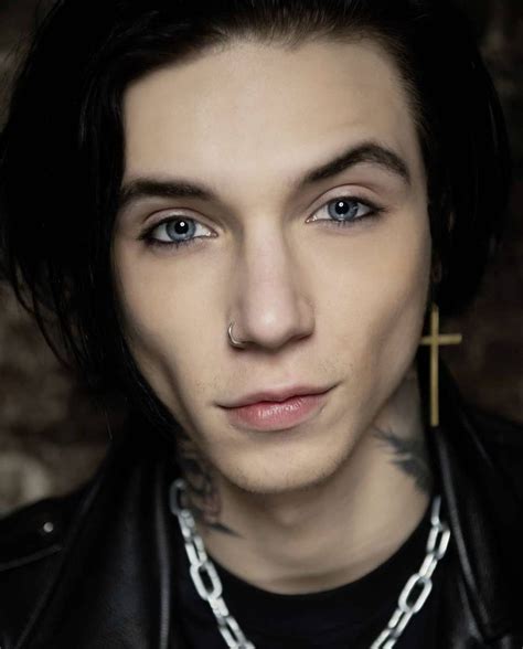 Pin By Jenny Twit On Andyy Andy Black Black Veil Brides Andy Andy