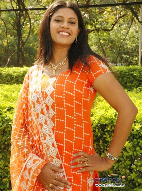 Meera Krishnan Photos Latest Hd Images Pictures Stills And Pics