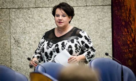 莎龙·戴克斯玛 (zh) politica neerlandese (it). Kamer eist opheldering over 'bizarre' uitspraken Sharon ...