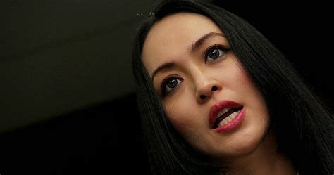 Indonesia Headliners Bio Istana Besi Putri Indonesia