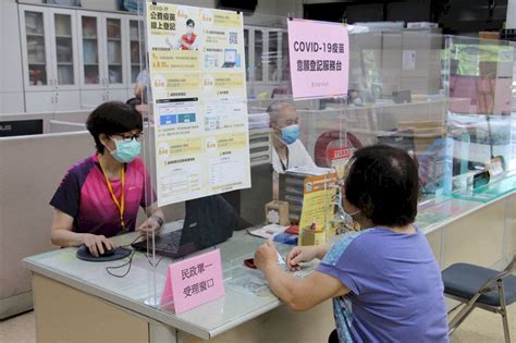 公費疫苗接種預約平台, 唐鳳 post navigation ← 疫情再起，趨勢科技兩周攔截高達 75 萬次一頁式詐騙網址 日本敲定補助台積電設研究中心，20 家日系企業也將合作 → 高雄市政府13日表示，已在區公所、衛生所等處共設195個服務中心，協助民眾到「COVID-19公費疫苗預約平台 ...