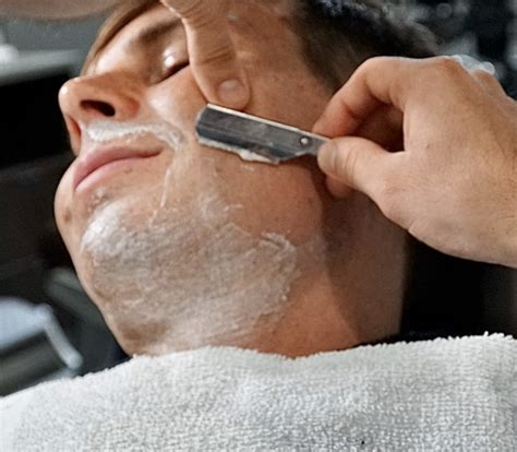 11 Tips On How To Get Rid Of Razor Bumps Quickly