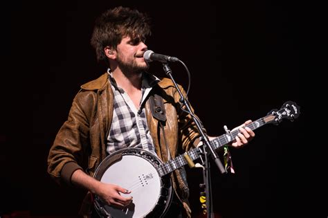 Mumford And Sons Guitarist Is Trying To Become A Comedian
