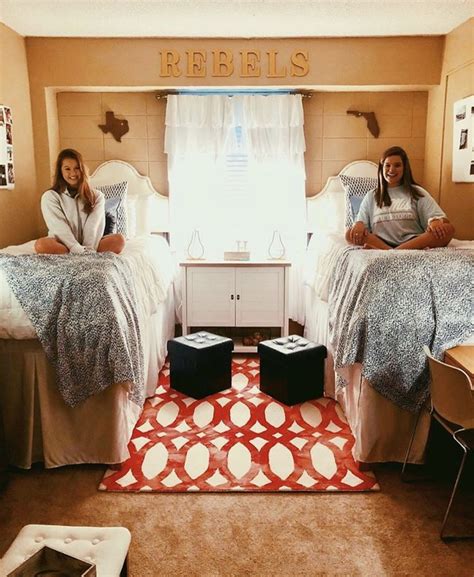 Pin By Delaine Gabriela Gneco On College Girls Dorm Room Sorority