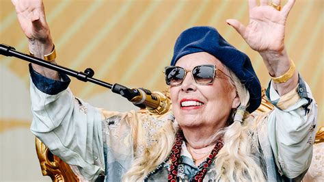 Joni Mitchell Reclaims Her Voice At Newport The New York Times
